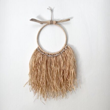 Raffia shell circle